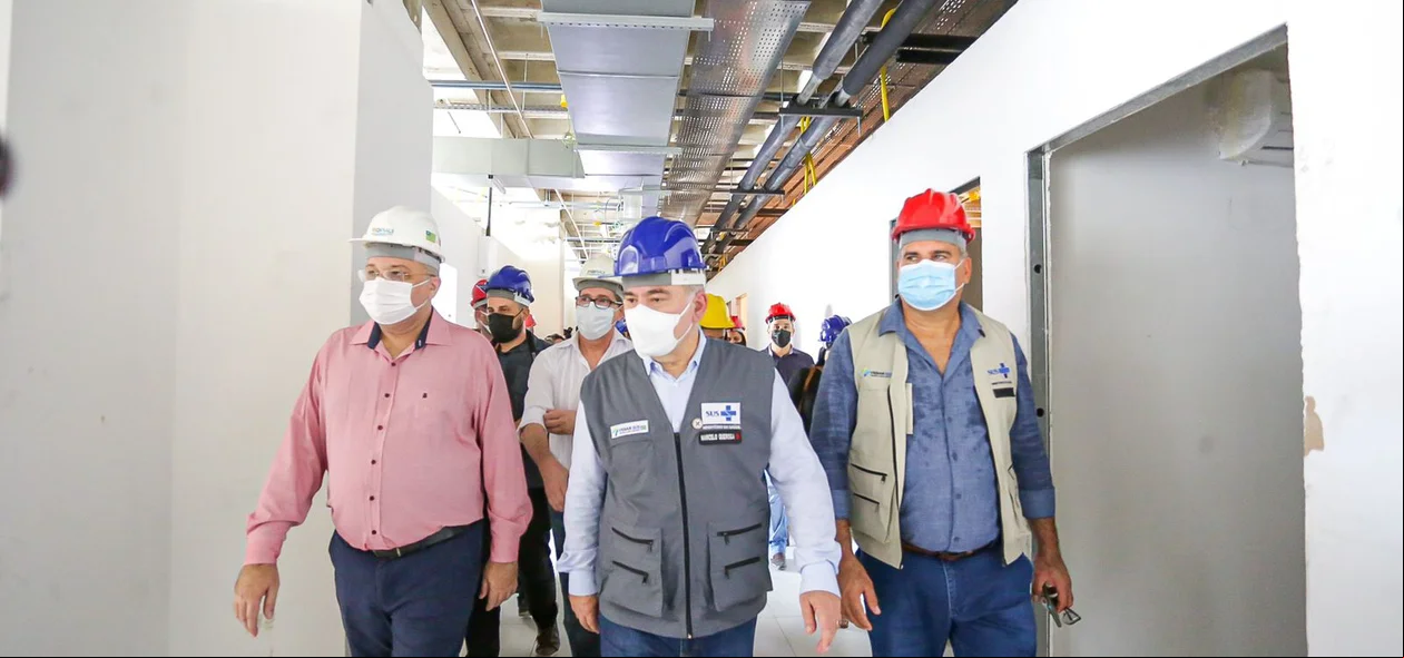 Ministro Marcelo Queiroga visita nova maternidade de Teresina