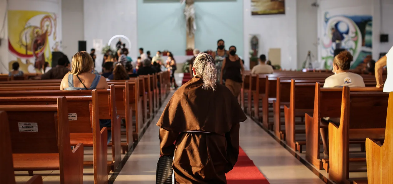 Senhora de joelhos