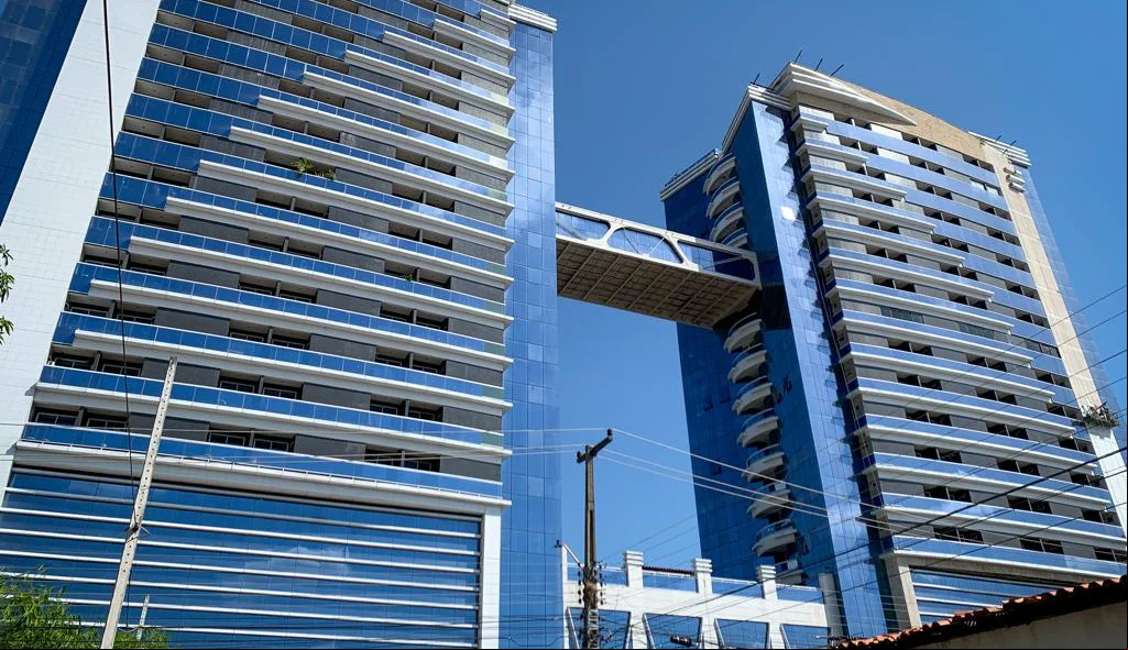 Edifício Manhattan River Center, onde as empresas estão localizadas