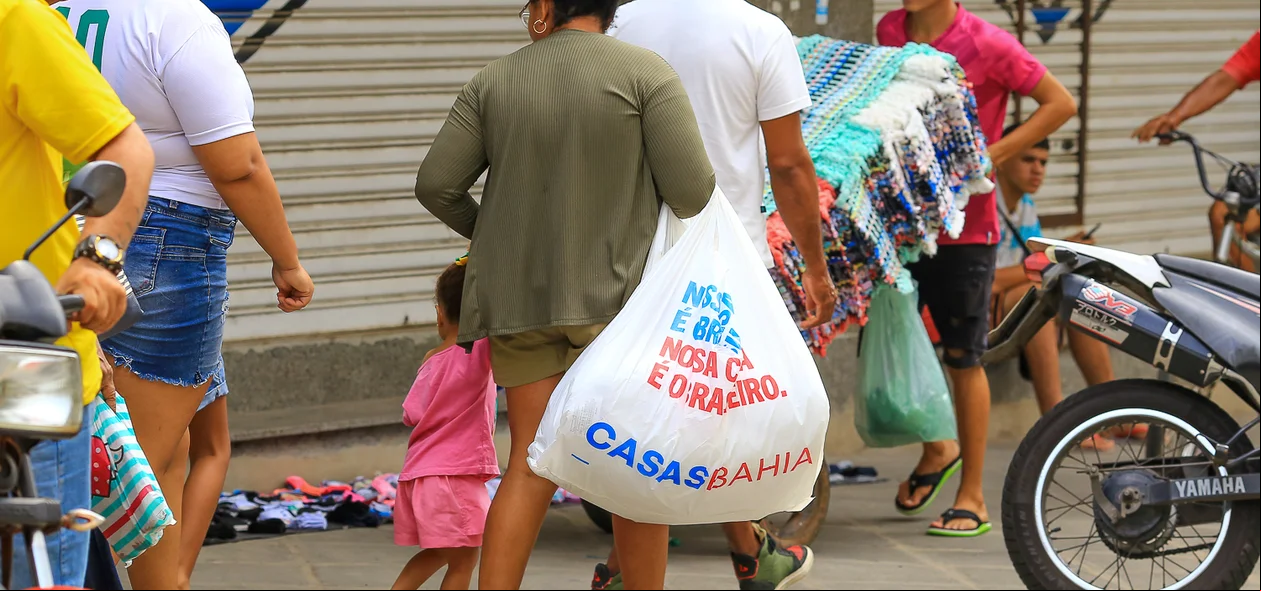 População vai às compras