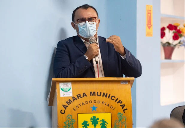 Prefeito Jullyvan Mendes