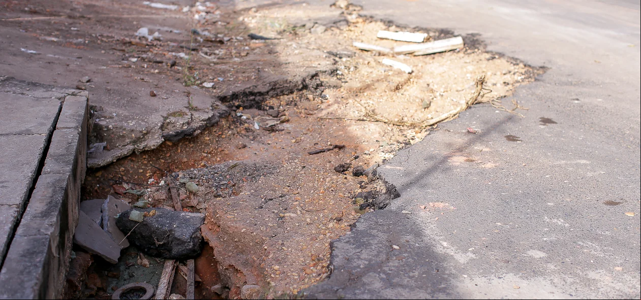 Moradores reclamam de buraco na Zona Leste em Teresina