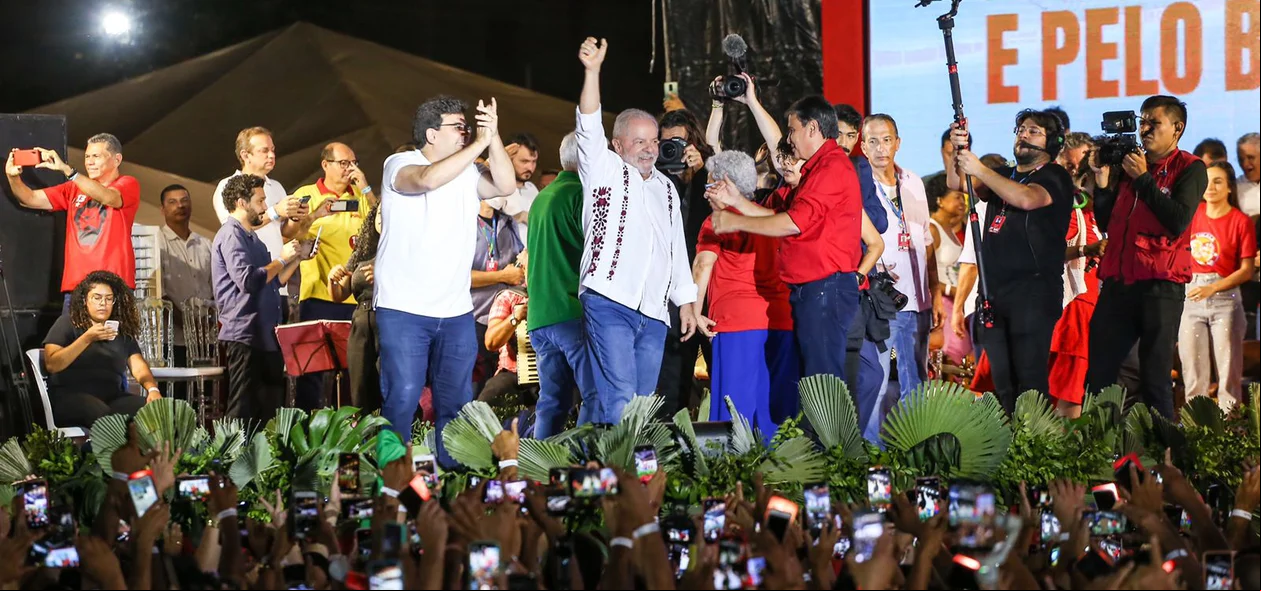 Lula foi aplaudido pelo povo