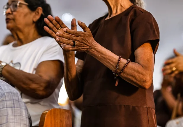 Fiéis na igreja