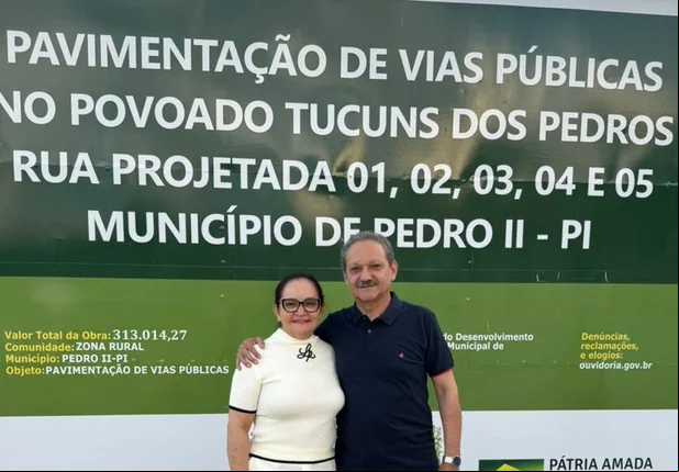 Prefeita Betinha Brandão no momento da inauguração da pavimentação das ruas