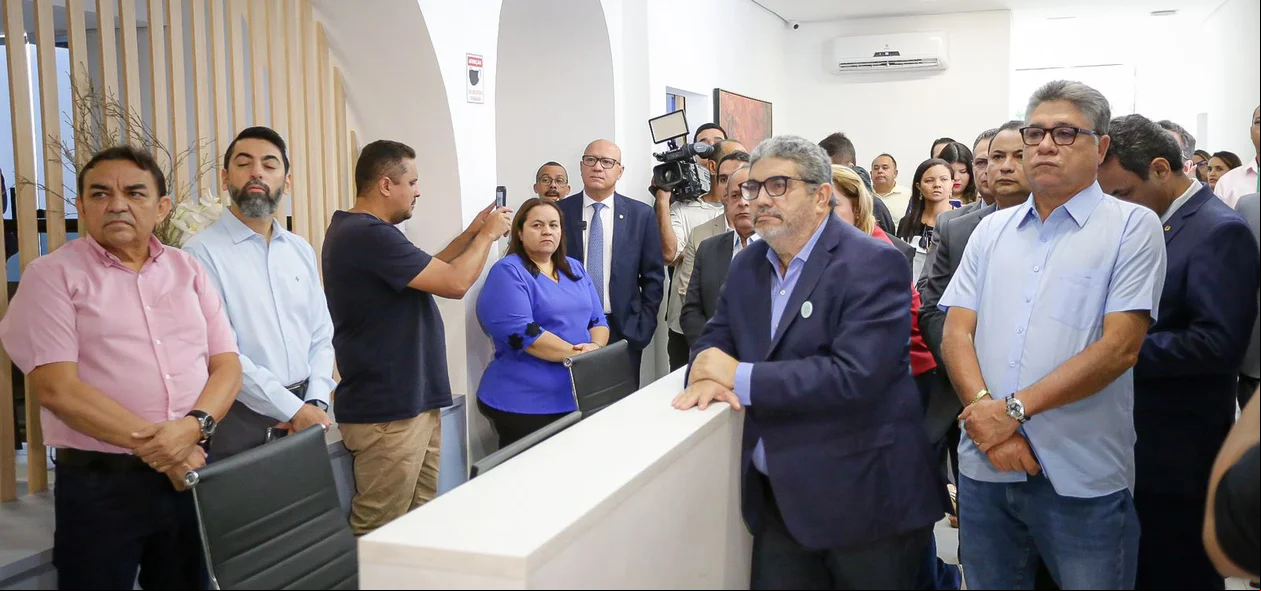 Autoridades presentes na solenidade