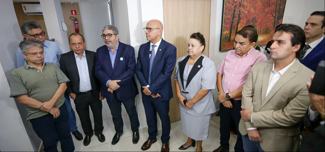 Parlamentares participaram da inauguração