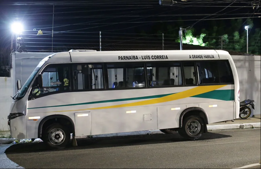 Ônibus alugado pela facção criminosa