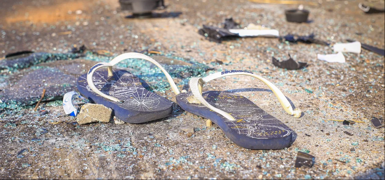 Destroços do veículo no local do acidente