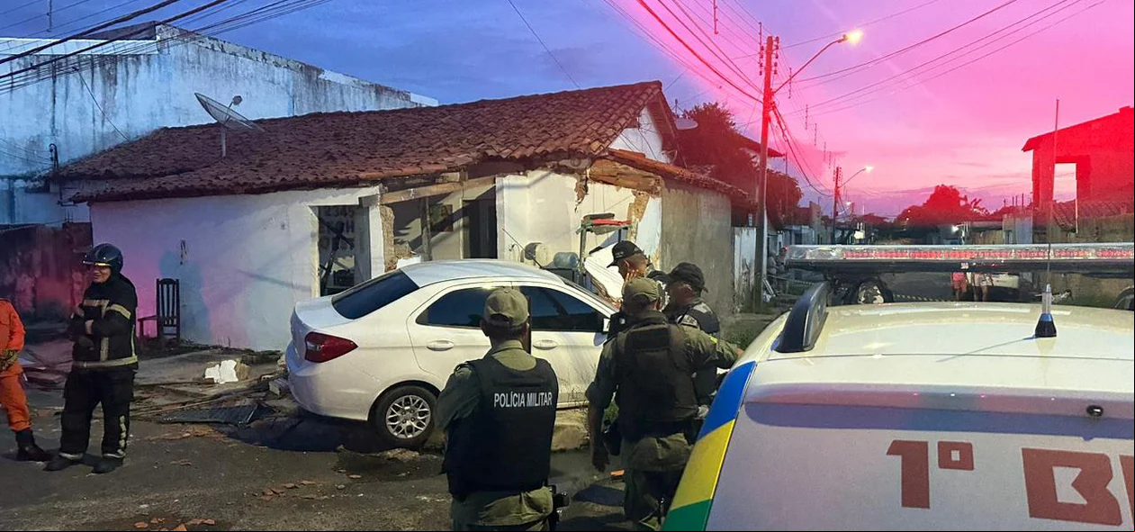 Foi necessária ação da PM para retirar a motorista do carro