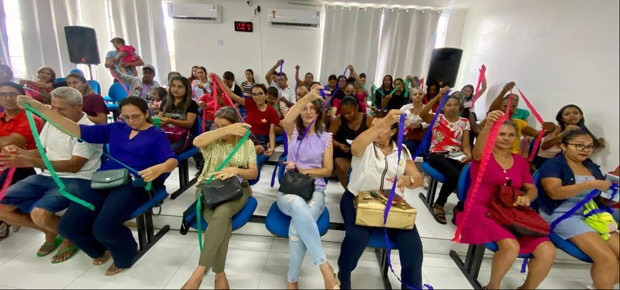 Pais de crianças com Transtorno do Espectro Autista (TEA) participaram da palestra