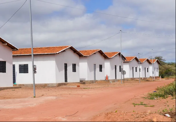 Governo do Piauí entrega 92 casas na Serra do Inácio
