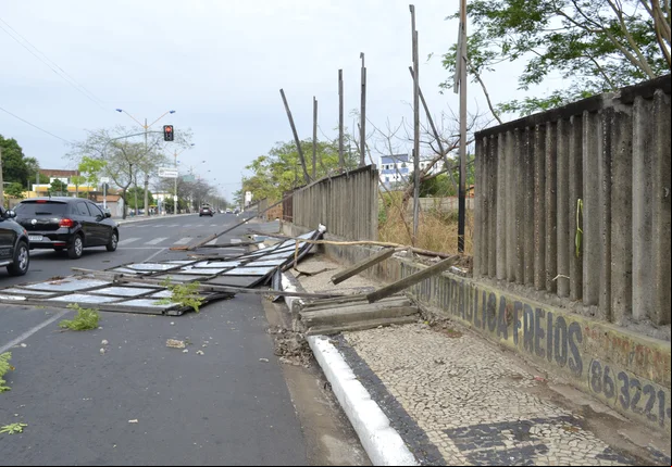 Chuva rápida causa estragos em várias regiões de Teresina