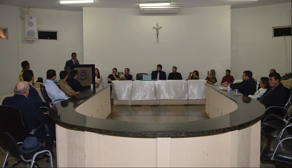 Sessão solene contou com a presença de várias autoridades