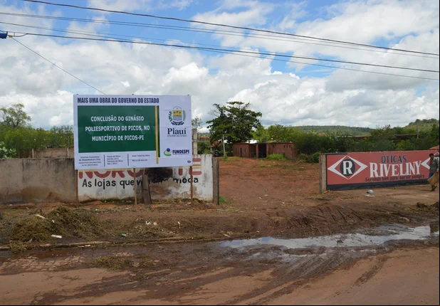 Governo de Picos retorma obra paralisada há 20 anos