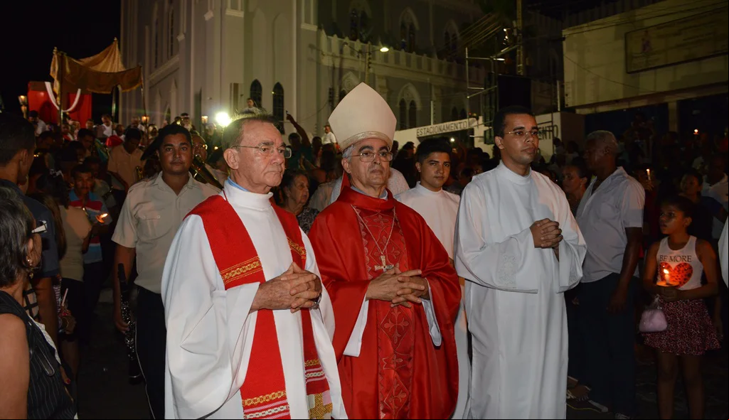 Dom Plínio participa da procissão
