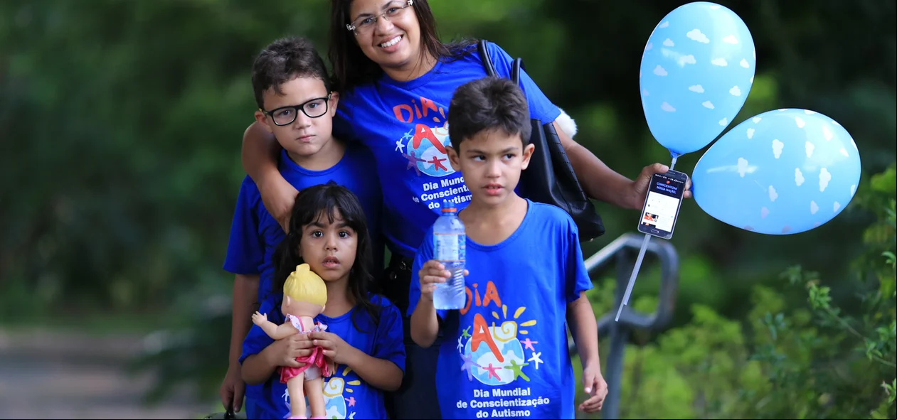 Família participa da caminhada 