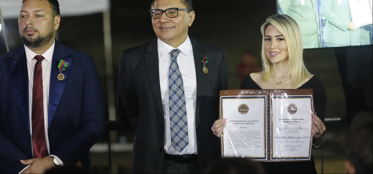 Delegada Ana Melka recebe homenagem