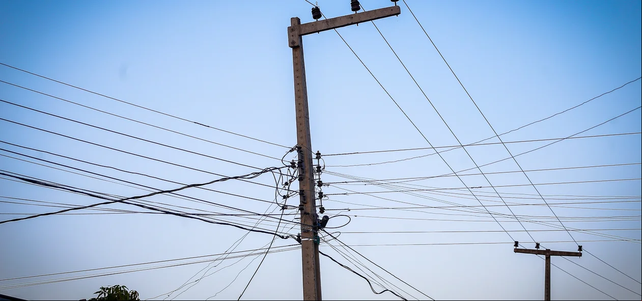Poste de energia elétrica