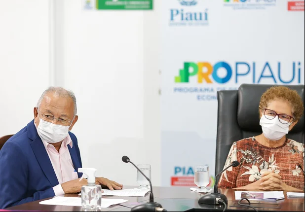 Regina Sousa e Dr. Pessoa assinam termo para Casa da Mulher Brasileira