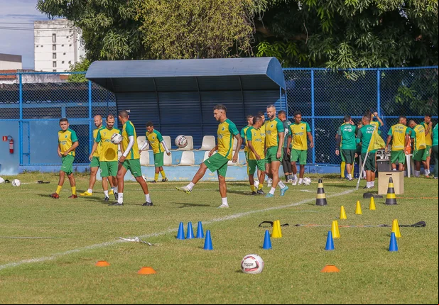 Treino do Altos no estádio Linfoldo Monteiro em Teresina