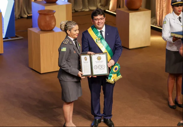 Entrega da medalha do Mérito Renascença em Teresina
