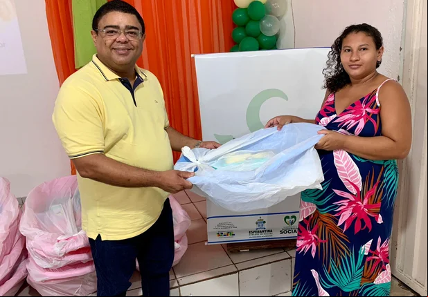 Entrega de enxovais em Esperantina