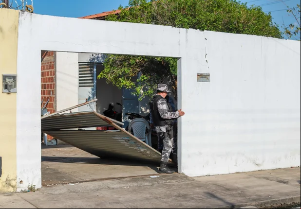 Criminosos invadem casa e executam homem a tiros no Dirceu