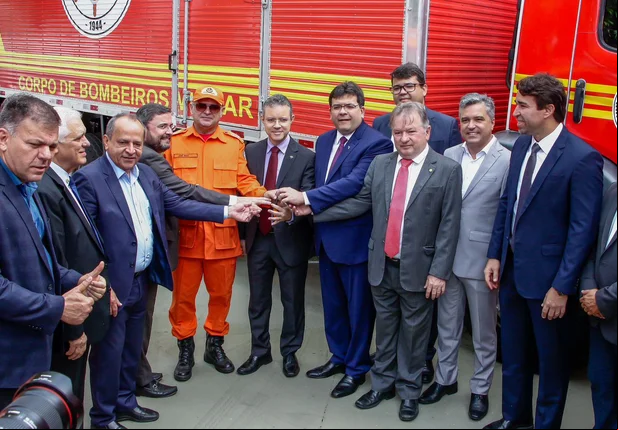 Governo entrega R$8 milhões ao corpo de bombeiros militar