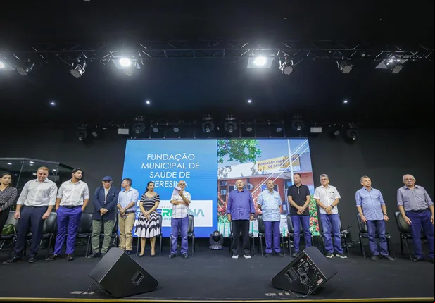 Prefeito Sílvio Mendes empossa 940 aprovados no concurso da FMS
