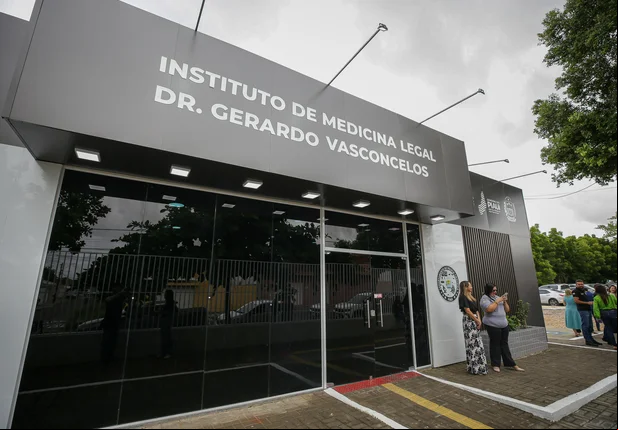 Secretário Chico Lucas entrega reforma e ampliação do IML de Teresina