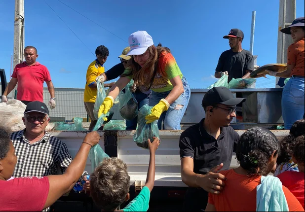 Prefeita Ivanária Sampaio realiza entrega de alimentos