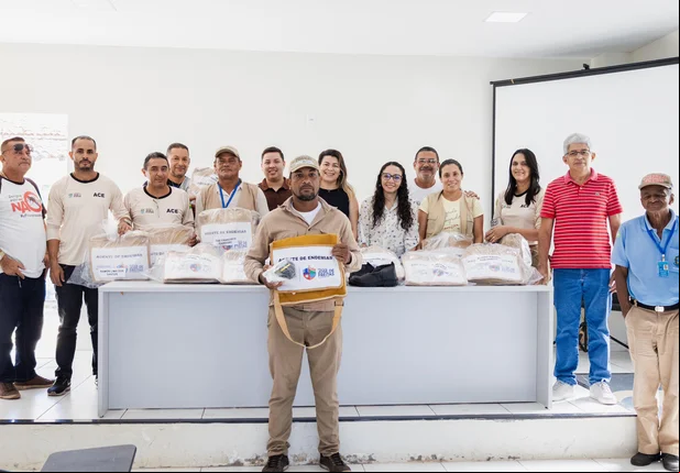 Prefeitura de José de Freitas entrega kits de trabalho para agentes