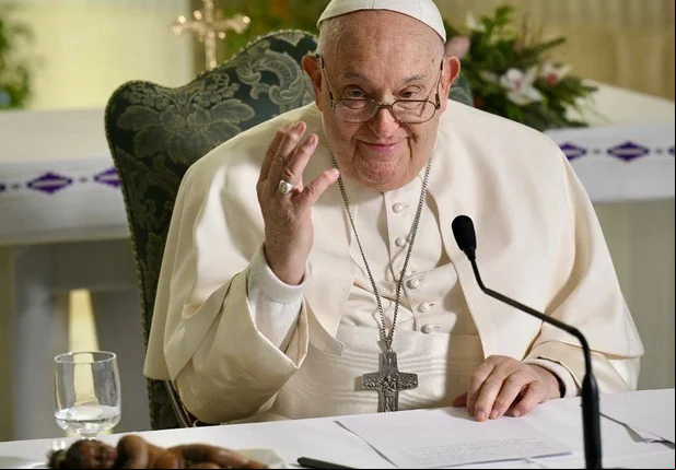 Entenda o que levou ao agravamento do quadro de saúde do papa